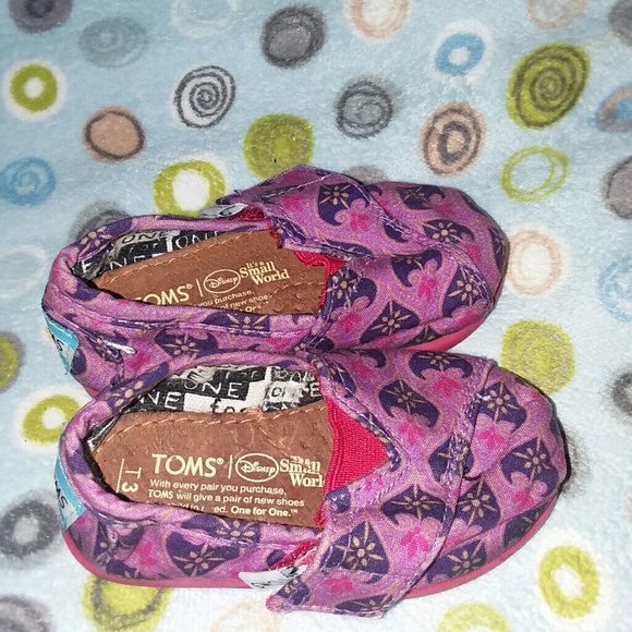 Shoes - Picture 3 of 4